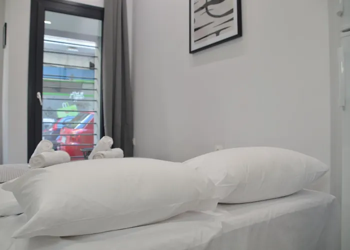 Silver Gray Retreat Apartment *